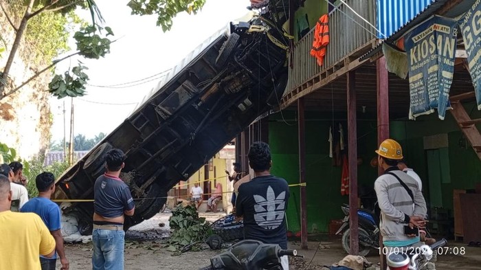 Truk Terguling Timpa Indekos di Halmahera Tengah, 1 Penumpang Tewas