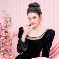 Foto: Ella Gross Jadi BA Lipstik MAC Cosmetics, Cantiknya Nggak Ada Obat