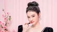Foto: Ella Gross Jadi BA Lipstik MAC Cosmetics, Cantiknya Nggak Ada Obat