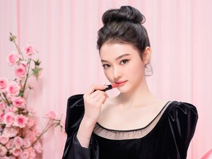 Foto: Ella Gross Jadi BA Lipstik MAC Cosmetics, Cantiknya Nggak Ada Obat