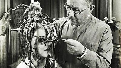 Deretan Foto Hitam Putih Klasik yang Aneh dan Menakutkan