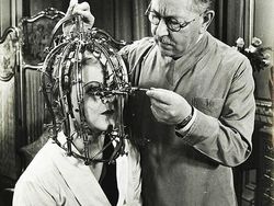 Deretan Foto Hitam Putih Klasik yang Aneh dan Menakutkan