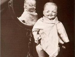 Deretan Foto Hitam Putih Klasik yang Aneh dan Menakutkan