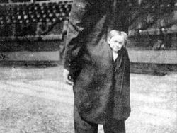 Deretan Foto Hitam Putih Klasik yang Aneh dan Menakutkan