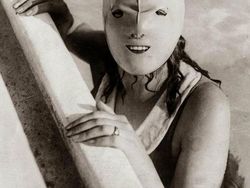 Deretan Foto Hitam Putih Klasik yang Aneh dan Menakutkan