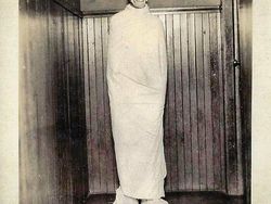 Deretan Foto Hitam Putih Klasik yang Aneh dan Menakutkan