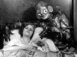 Deretan Foto Hitam Putih Klasik yang Aneh dan Menakutkan