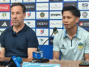 Madura United Vs PSIM Hujan Kartu Merah, Van Gastel: Menguntungkan Kita