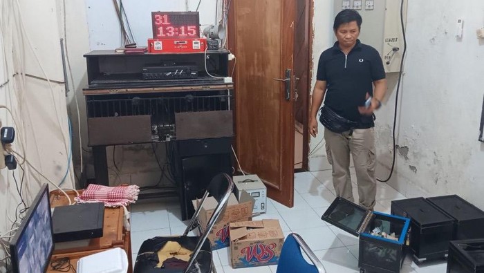 Pria di Luwu Nekat Bobol Celengan Masjid buat Main Judi Online