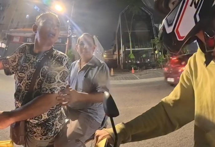 Ada Lagi Aja! Pemotor Ngamuk-Ngomong Kasar Usai Ditegur soal Rokok