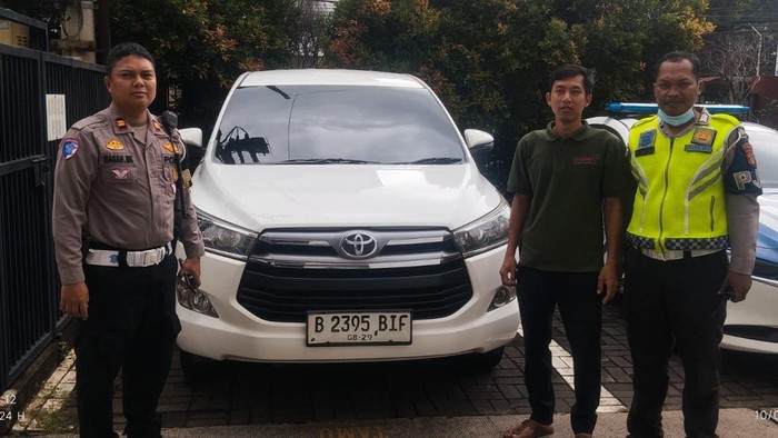 Viral Mobil Lawan Arah di Tol Dalam Kota, Berujung Ditilang Polisi