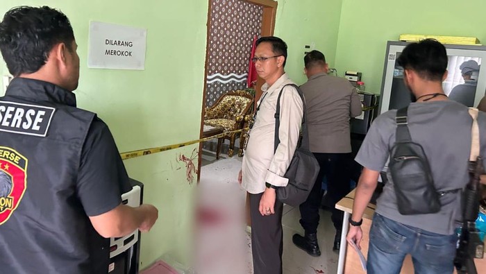 Kades Bailangu Timur Ditikam Keponakan saat Berada di Kantor Desa