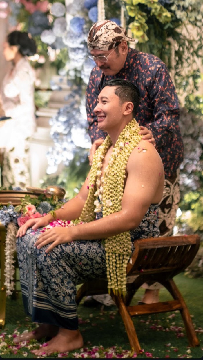 Potret Darma Mangkuluhur Saat Kulineran Bareng Patricia Schultdz