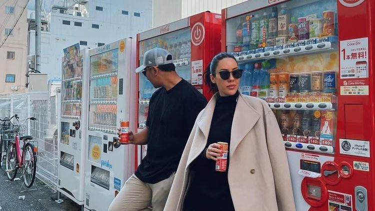 Potret Darma Mangkuluhur Saat Kulineran Bareng Patricia Schultdz