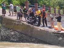 Pemotor Tergelincir ke Sungai Unda gegara Tali Gas Putus