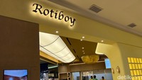Roti Boy tak kalah populer di Indonesia. Gerainya pun tersebar di beberaa daerah. Merek asal Malaysia ini dikenal menawarkan roti manis dengan lapisan renyah bercita rasa seperti kopi. Foto: Detikcom / Atiqa Rana
