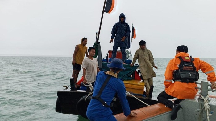 Lansia di Bangka Barat Hilang Saat Jaring Ikan, Tim SAR Diterjunkan