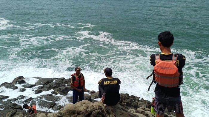 2 Pemancing Hilang di Tebing Gredan Pantai Selatan Gunungkidul