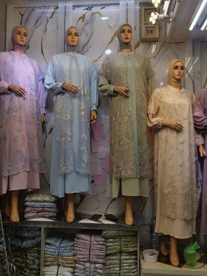 Tren baju Lebaran, rompi lepas pasang mendadak viral dan bikin heboh di media sosial.