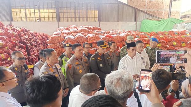 Ungkap kasus bawang bombay ilegal di gudang penyimpanan di Semarang Utara.