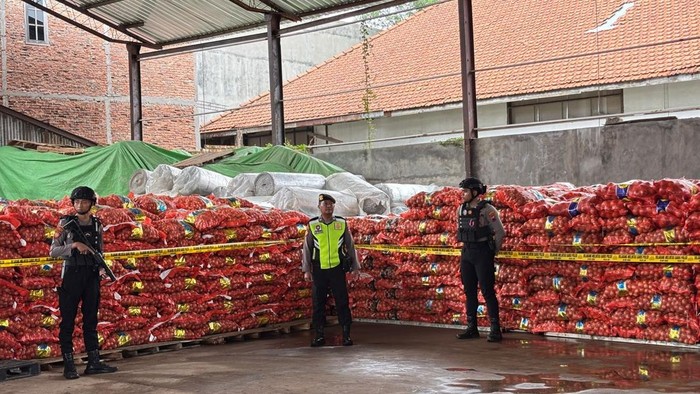 Polda Jateng Tindak Pelaku Penyelundup Bawang Bombay Ilegal di Semarang