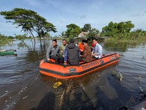 Saat Gibran Naik Perahu Karet-Beri Atensi Khusus Banjir Kalsel