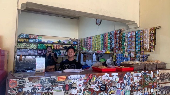 Eksistensi Warkop Bandung di Tengah Gempuran Coffee Shop