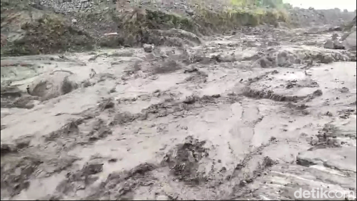 Banjir lahar Gunung Semeru