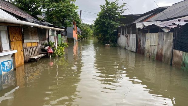 Banjir menerjang Kelurahan Katimbang, Kecamatan Biringkanaya, Makassar. Banjir menerjang Kelurahan Katimbang, Kecamatan Biringkanaya, Makassar.