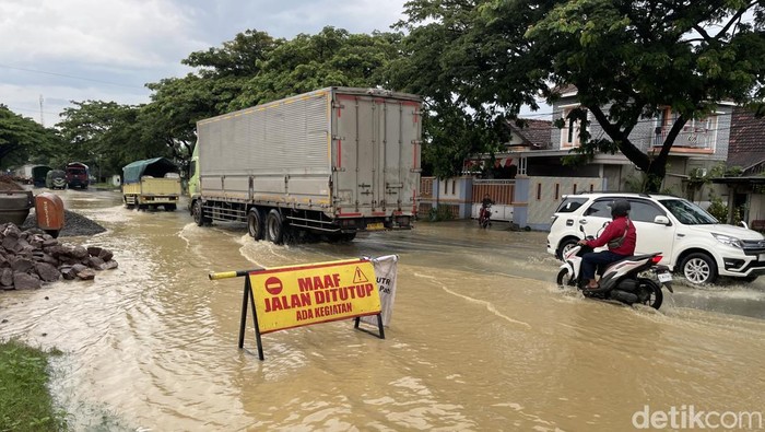 Pantura Pati tepatnya Desa Ketitang Wetan Kecamatan Batangan, Pati terendam banjir, Minggu (11/1/2026).