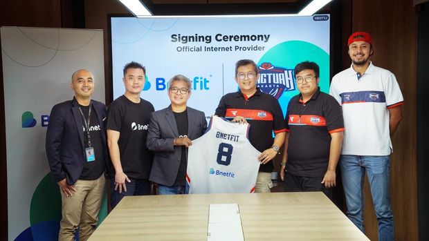 Bnetfit, merek layanan internet rumah yang dikelola oleh PT Omega Media Global, menjalin kerja sama dengan klub basket  profesional Hangtuah Jakarta.