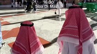 Masyaallah Cio & Koa Belajar ngaji sama syeikh di Nabawi, tulis Celine dilihat pada Minggu (11/1/2026). Keduanya tiba di Nabawi sekitar pukul 16.00 waktu setempat. (Foto: Instagram @celine_evangelista)