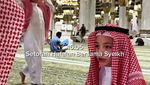 Masyaallah... Momen 2 Putra Celine Evangelista Belajar Ngaji di Masjid Nabawi