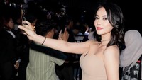 Dearly Djoshua meminta Ari Lasso menjadi laki dan nggak perlu mengancam. Pengin tahu saja kamu bisa chat saya di WA panjang banget cuma buat maki-maki saya, ngata-ngatain saya, kamu dendam apa sama saya? Saya ada berbuat apa sama kamu sampai gaya kamu kayak preman ke saya. Kalau mau gaya preman ngancem-ngancem segala coba ke laki-laki deh pak, jangan ke perempuan, tulisnya. (Foto: dok Instagram dearlydjoshua)