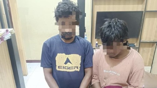 Dua pria berinisial AS dan AT yang merupakan ipar salah satu anggota DPRD Kabupaten Bima dan bekas aktivis mahasiswa ditangkap polisi karena menjadi kurir sabu. (Foto: Dok. Polres Bima)