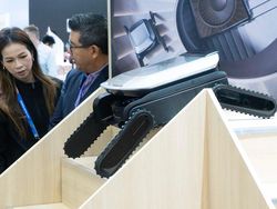 Deretan Gadget Aneh di CES 2026, Ada Cukur Rambut AI Sampai Permen Musik