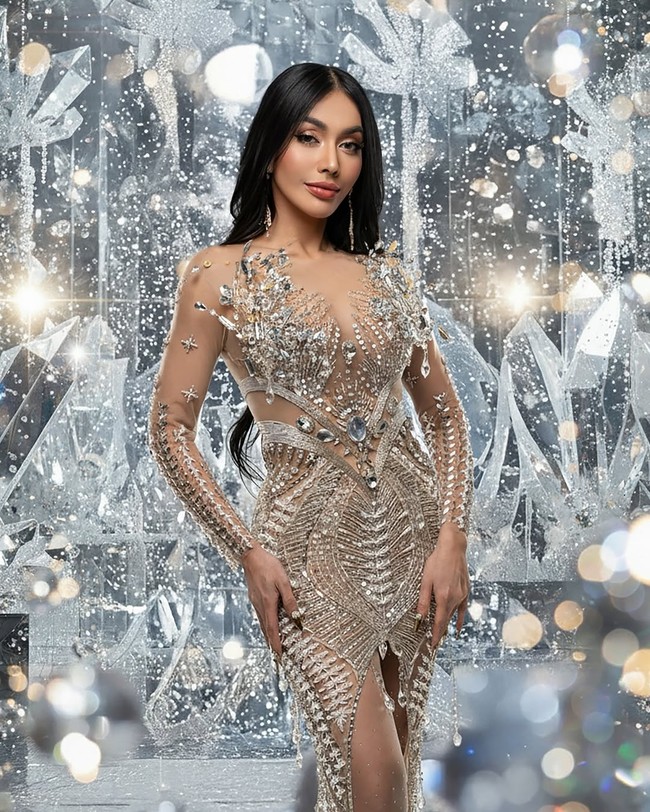 Namanya Al Ressa Rizky Rosano, pemuda asal Banyuwangi, Jawa Timur, yang mengklaim sebagai darah daging Denada. Ia baru mengetahui bahwa Denada adalah ibu kandungnya setelah ibu Denada, Emilia Contessa, meninggal dunia, pada Januari 2025. Merasa ditelantarkan, Al menindaklanjutinya ke jalur hukum. Kenapa kok baru sekarang? Dan yang menggugat ini pun ya masih lingkup saudara. Dan nggak dijelaskan itu dirawat sama saudara atau gimana, terus keabsahan masalah anak ini gimana kan nggak disebutkan juga, ujar Muhammad Ikbal, kuasa hukum Denada, seperti dikutip detikJatim, Sabtu (10/1/2026). (Foto: Instagram/@denadaindonesia)