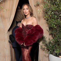 Tips Antigalau Ala Jennifer Lopez: Party Lah!