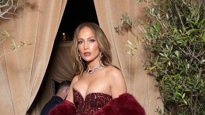 LOS ANGELES, CALIFORNIA - JANUARY 10: Jennifer Lopez attends Vanity Fair and Amazon MGM Studios Celebrate Awards Season 2026 at Bar Marmont on January 10, 2026 in Los Angeles, California.  (Photo by Stefanie Keenan/Getty Images for Vanity Fair)