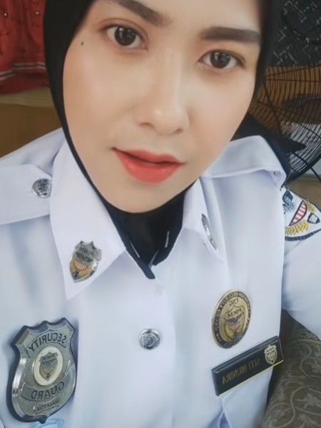 Kisah Haru Satpam Wanita Viral: Bertahan Hidupi 3 Anak Setelah Ditinggal Suami