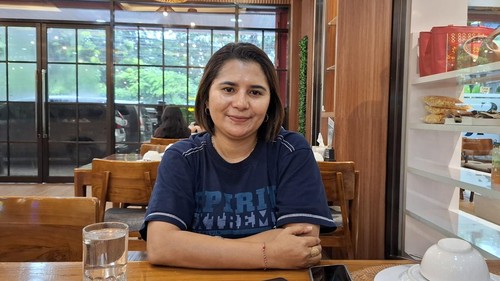 Karolina Bhoki Lede (35), kader PAN yang dihamili anggota TNI saat ditemui detikBali, di Kota Kupang, NTT, Minggu (11/1/2026). (Yufengki Bria/detikBali)