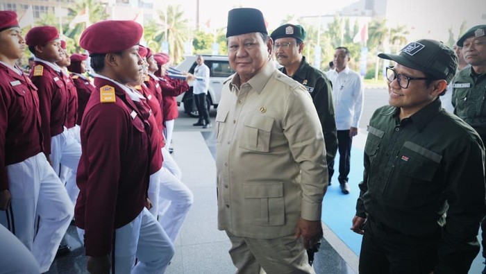 Deretan Momen Menyentuh Presiden Prabowo Bersama Siswa Sekolah Rakyat
