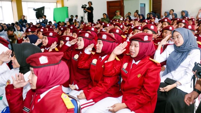 Ratusan Guru dan Siswa Sekolah Rakyat Siap Sambut Presiden di Banjarbaru