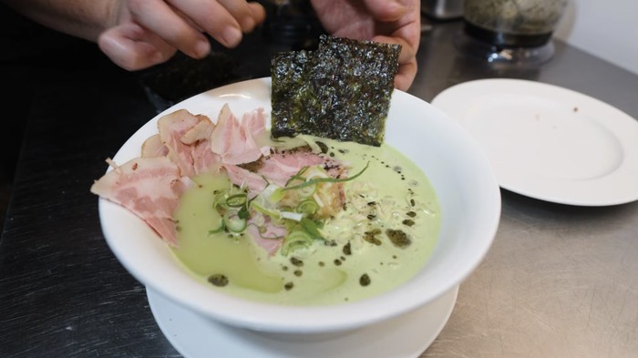 Ketika 3 Chef Korea Ditantang Bikin Mi Instan Naik Kelas, Ini Kreasinya!