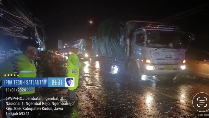 Pantura Kudus Banjir Luapan Sungai Dawe Malam Ini