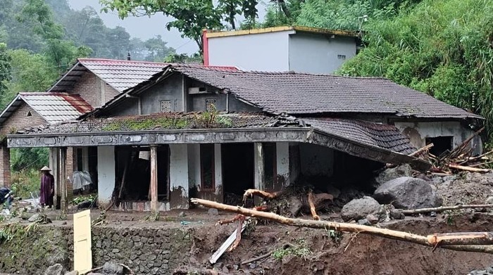 BPBD: 3.522 Warga Tempur Jepara Terisolir  Akibat Jalan Putus Total