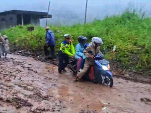 Sukabumi Dikepung 15 Bencana dalam Sehari, Jalan Provinsi Lumpuh