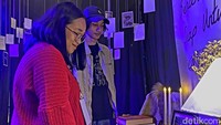 Bukan sekadar pajangan, galeri ini dirancang khusus untuk memberikan gambaran visual lebih mendalam mengenai makna di balik karya-karya dalam album Yang Terhormat.