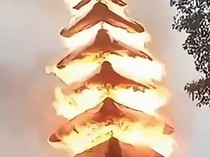 Tersambar Petir, Meru Tumpang Sembilan di Besakih Terbakar