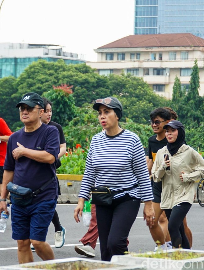 Meski Diguyur Hujan, CFD Sudirman Tetap Jadi Favorit Warga